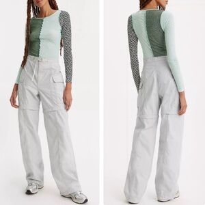 Light gray Levi’s cargo pants